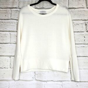 Cupcakes & cashmere cropped white soft sweatshirt small
